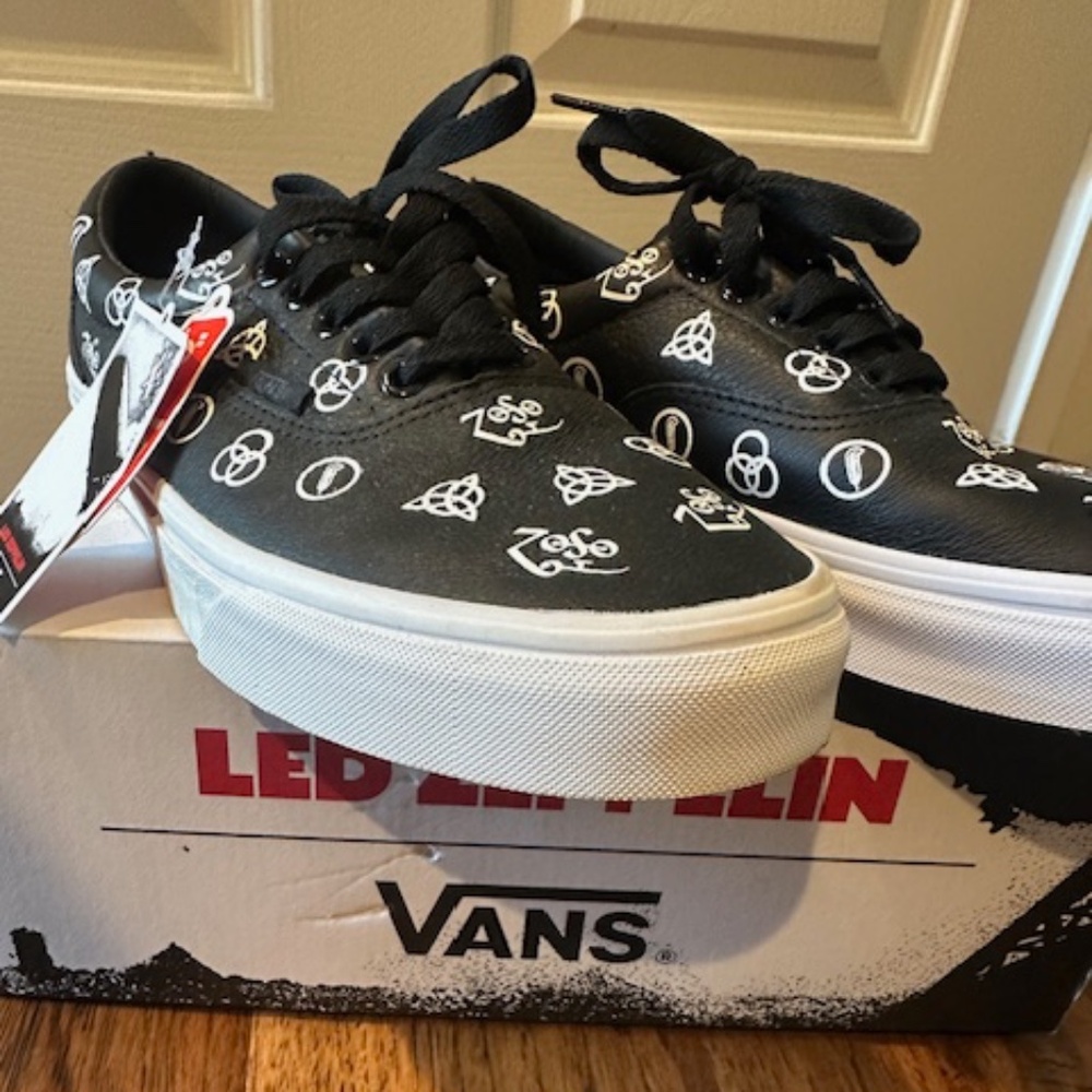 Calling Led Zeppellin Fans! Brand New with tags & box Men sz 7.5 Wmn sz 9